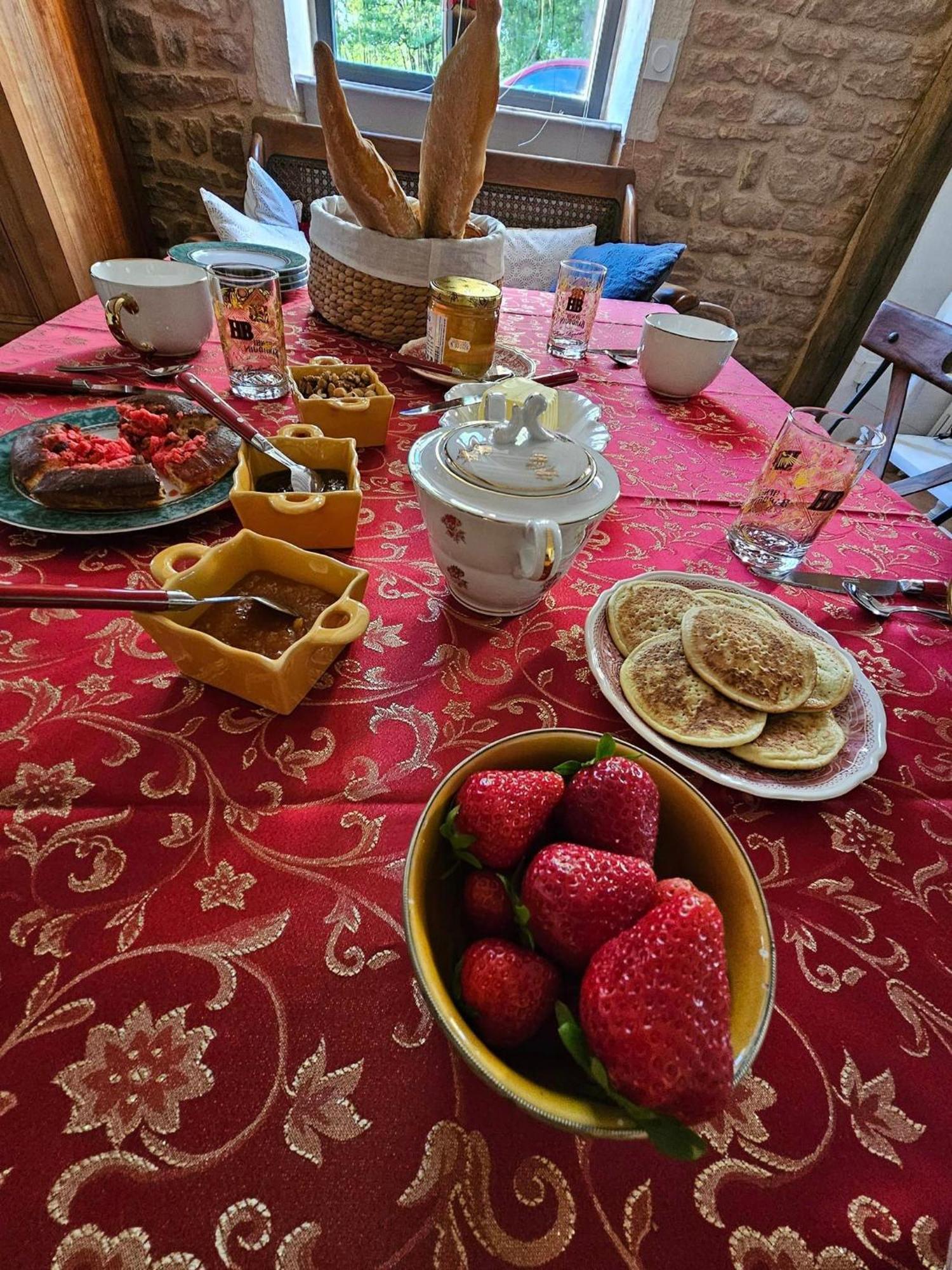Bed and Breakfast Le Moulin De Chazelle Cormatin Exterior foto